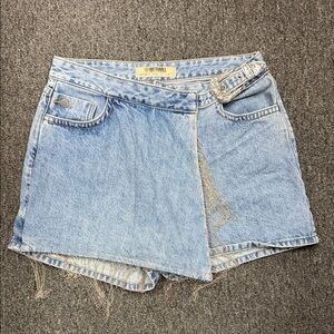 Stylish Light Blue western-style silver buckle mini skirt with short